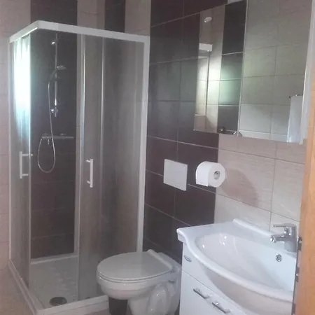 Simnovi Apartmaji *