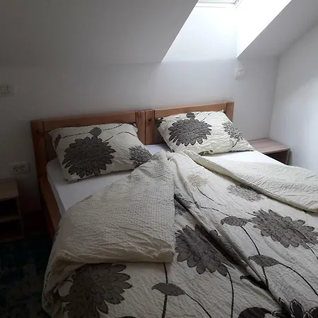 Simnovi Apartmaji * Laze v Tuhinju